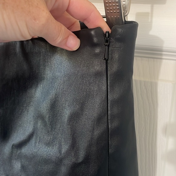 Banana Republic MID-RISE SKINNY LEATHER PANT Black Size 0 NWOT - Picture 2 of 6